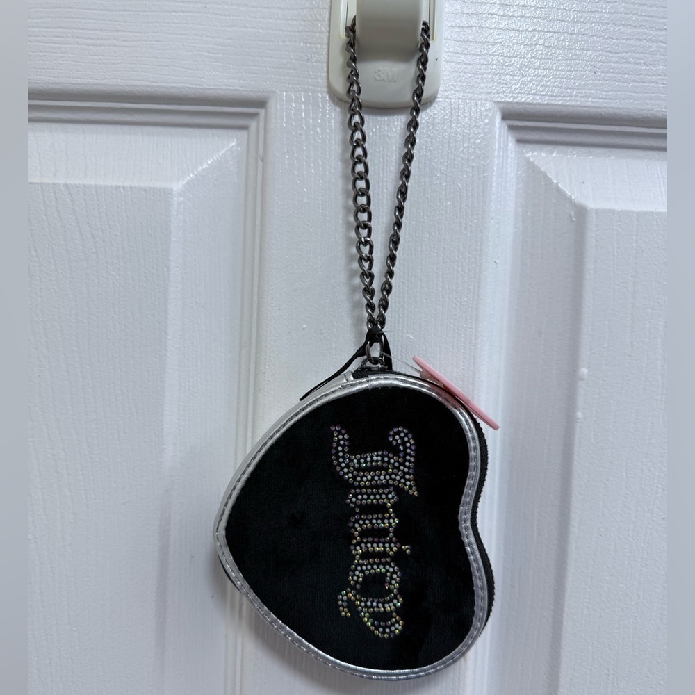 NWT Juicy Couture “String of Pearls” Heart Zip Around in Liquorice (Black)